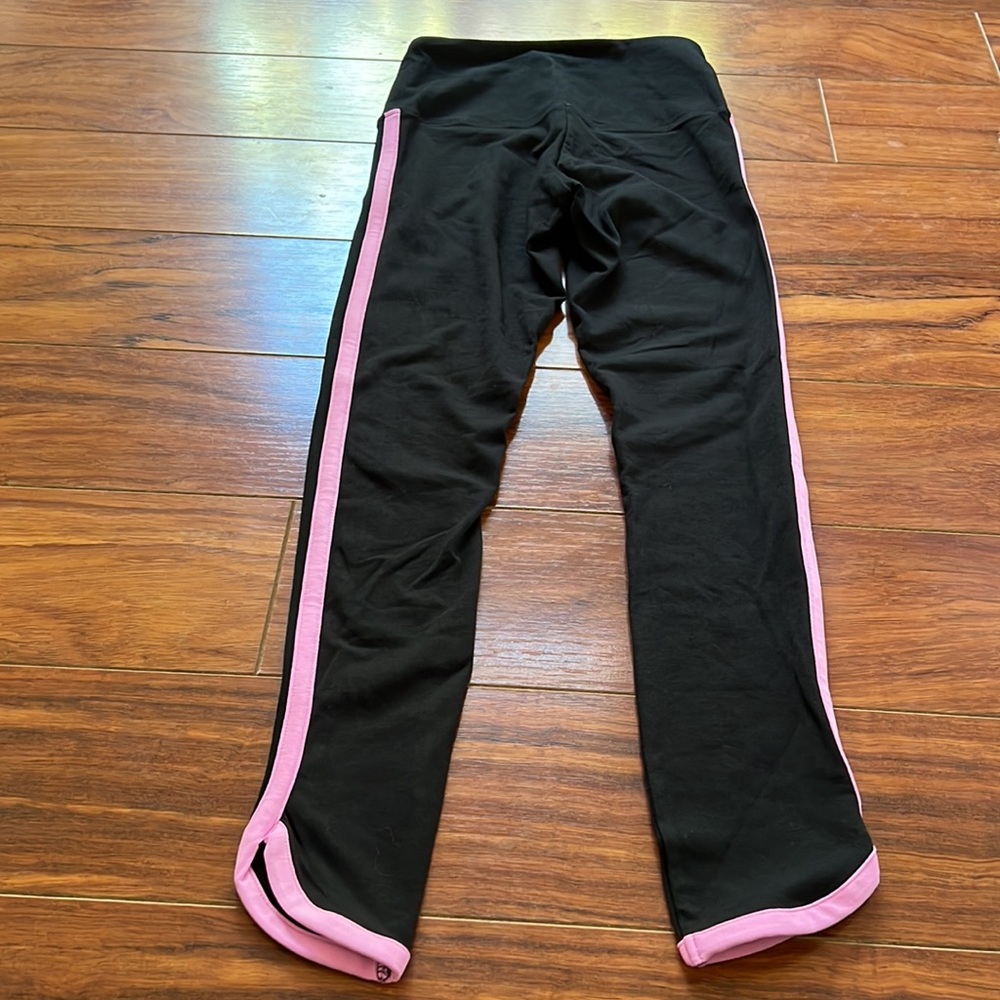 Yoga pants, never worn and still has price tag attached. - Picture 2 of 6